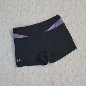 Under Armour Fitted Heat Gear Black/Purple Shorts, Girls Size Small, EUC!